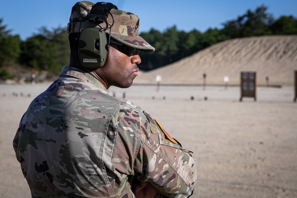 Recruiting and Retention Battalion Qualifies Their Weapons