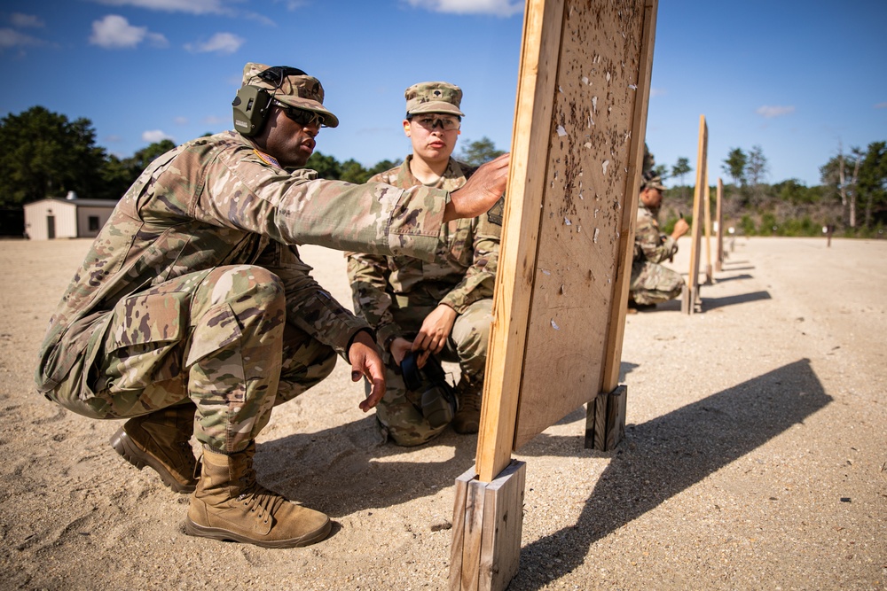 Recruiting and Retention Battalion Qualifies Their Weapons
