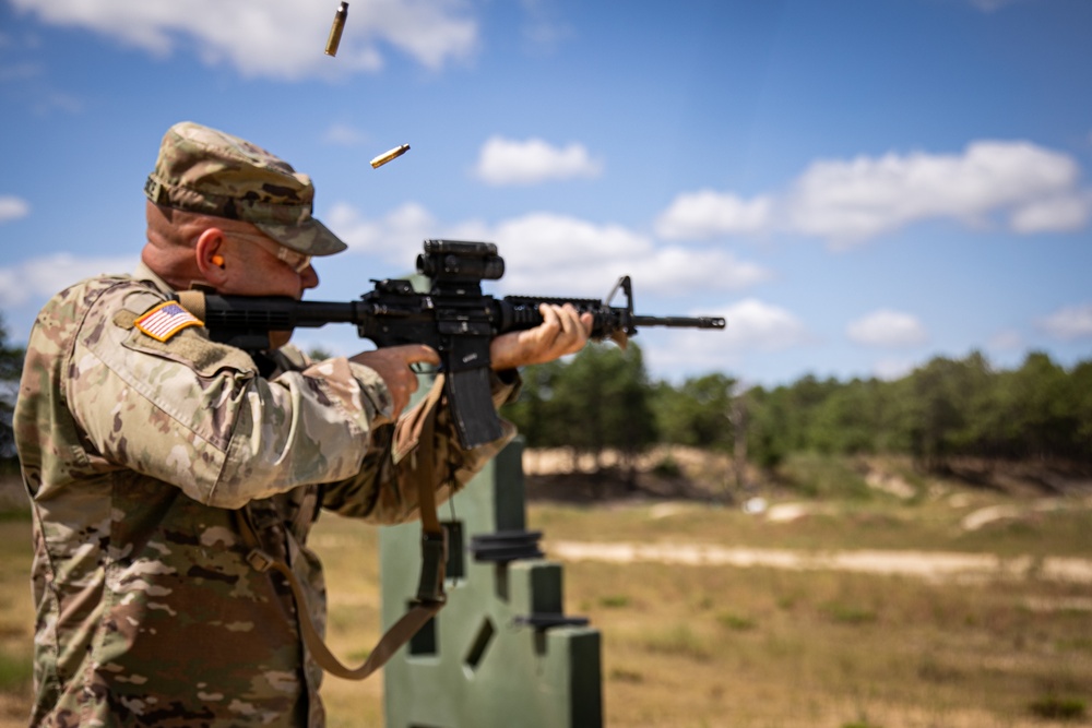 Recruiting and Retention Battalion Qualifies Their Weapons