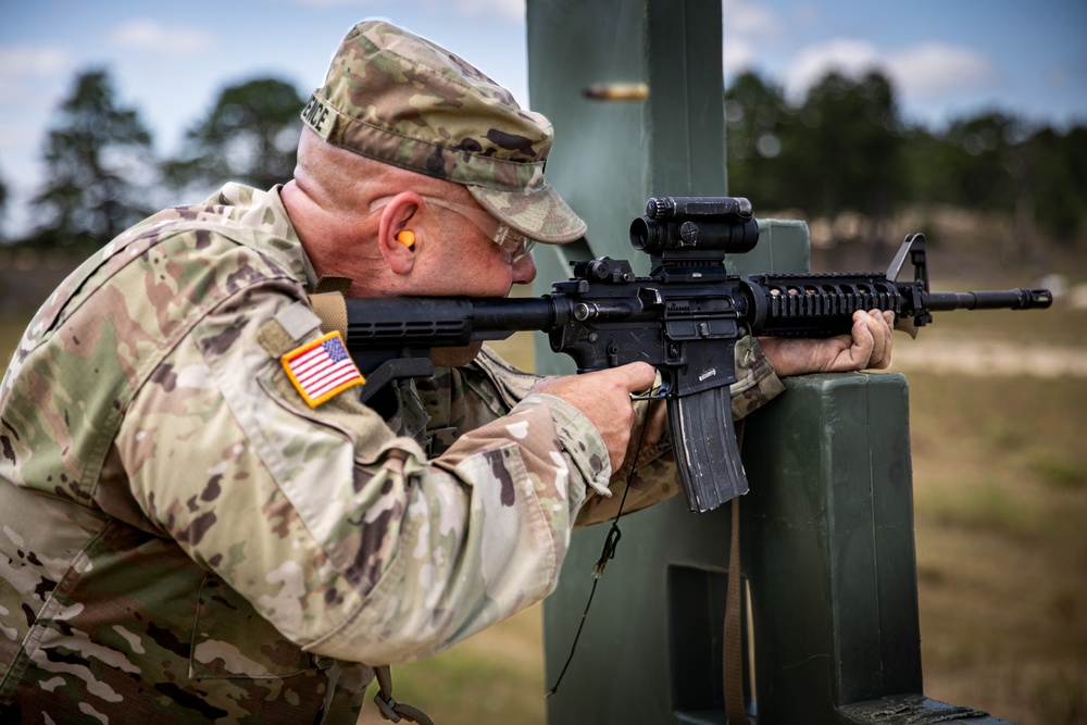 Recruiting and Retention Battalion Qualifies Their Weapons