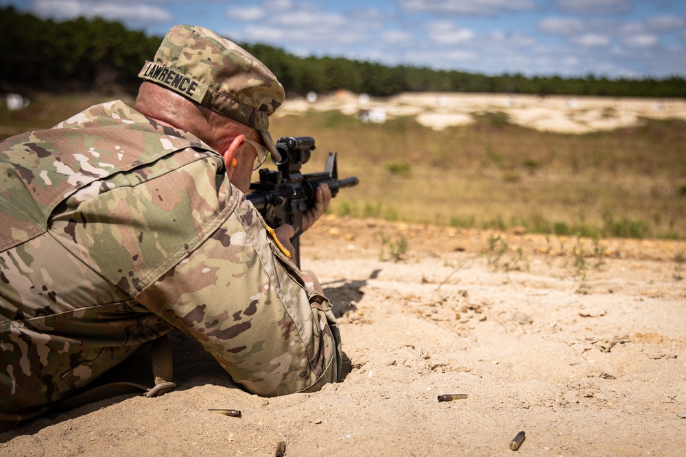 Recruiting and Retention Battalion Qualifies Their Weapons