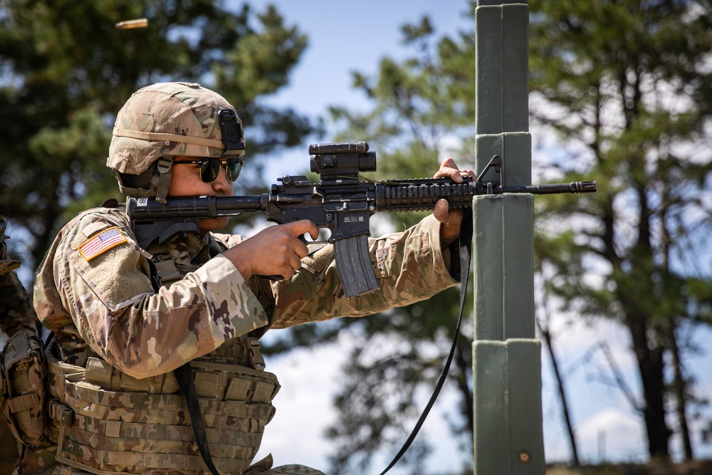 Recruiting and Retention Battalion Qualifies Their Weapons