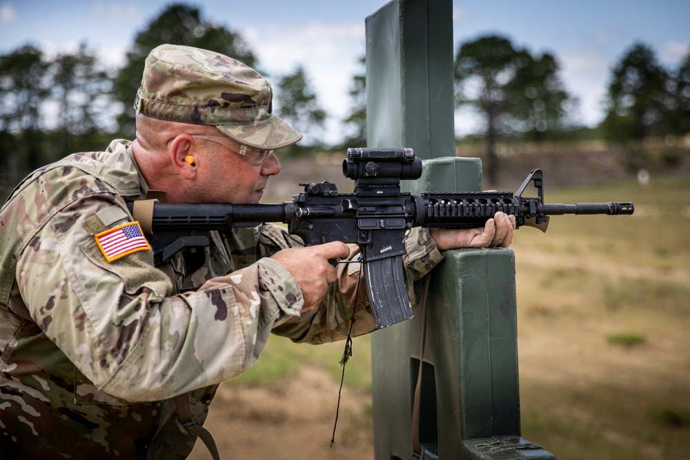 Recruiting and Retention Battalion Qualifies Their Weapons
