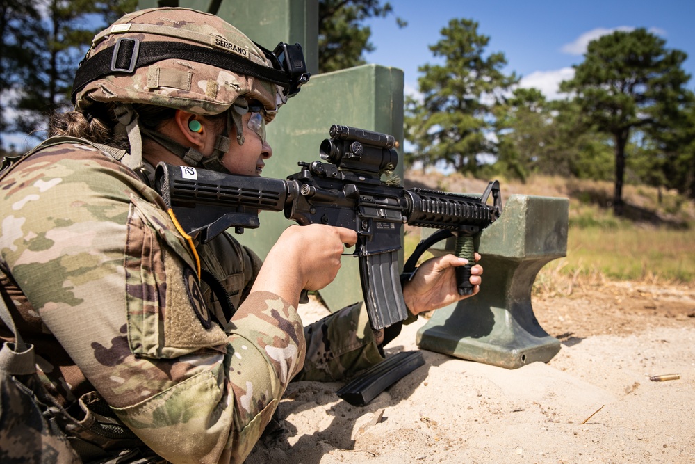 Recruiting and Retention Battalion Qualifies Their Weapons