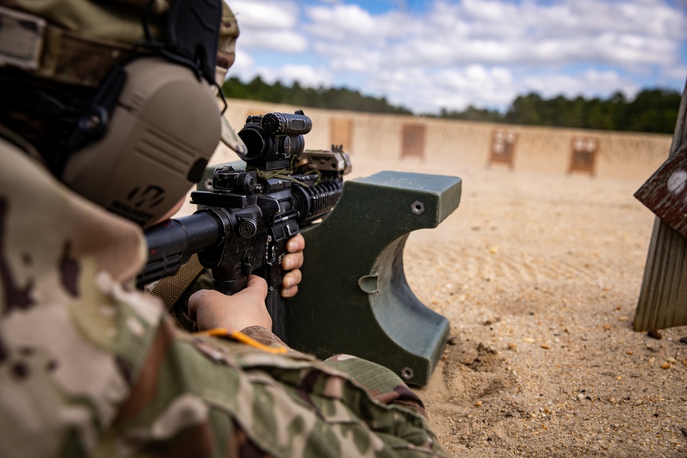 Recruiting and Retention Battalion Qualifies Their Weapons