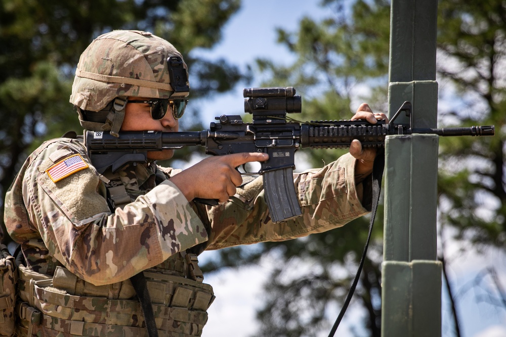 Recruiting and Retention Battalion Qualifies Their Weapons