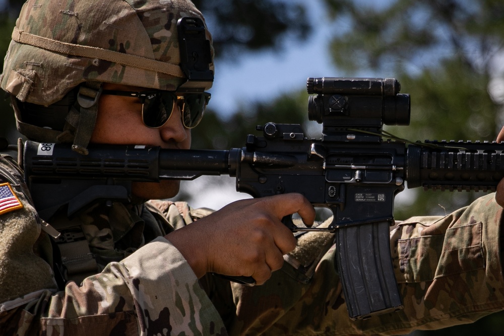 Recruiting and Retention Battalion Qualifies Their Weapons