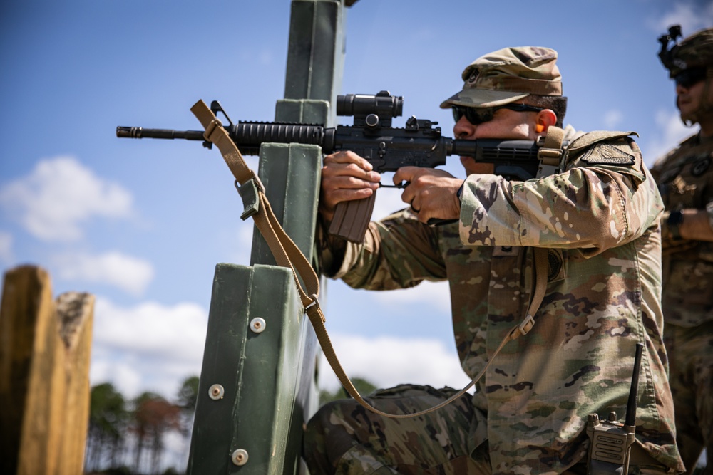 Recruiting and Retention Battalion Qualifies Their Weapons