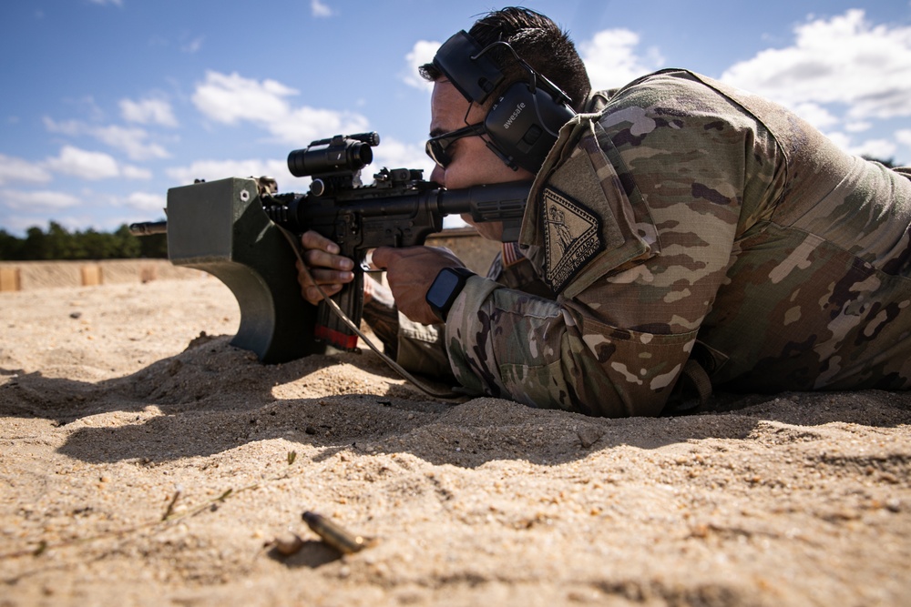 Recruiting and Retention Battalion Qualifies Their Weapons