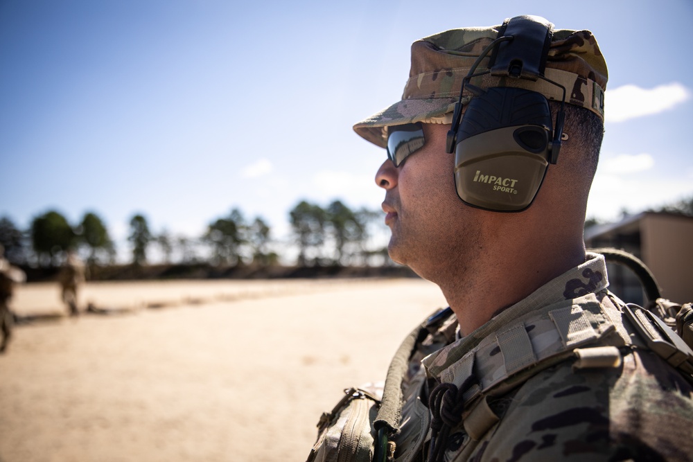 Recruiting and Retention Battalion Qualifies Their Weapons