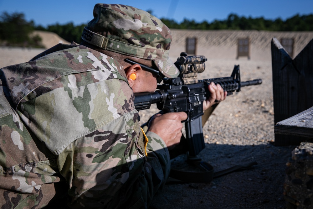 Recruiting and Retention Battalion Qualifies Their Weapons