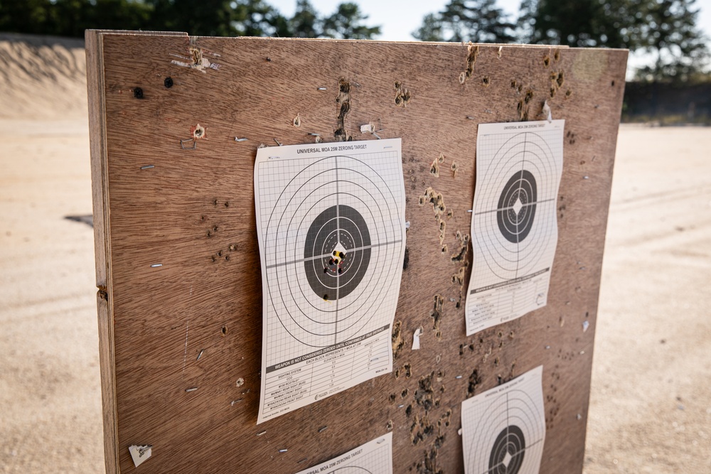 Recruiting and Retention Battalion Qualifies Their Weapons
