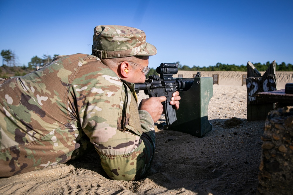 Recruiting and Retention Battalion Qualifies Their Weapons