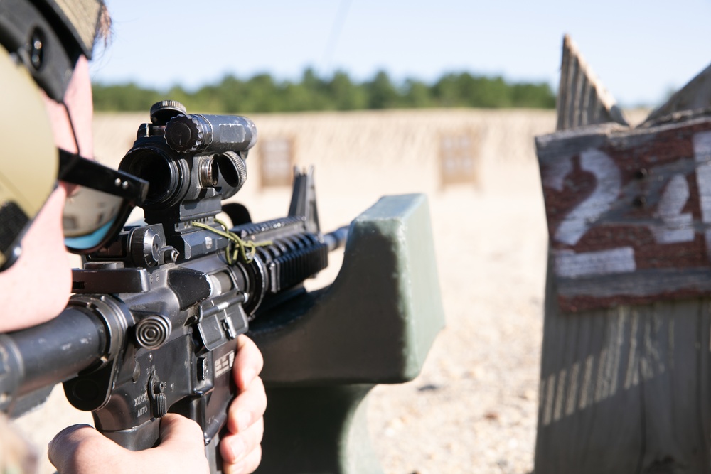 Recruiting and Retention Battalion Qualifies Their Weapons