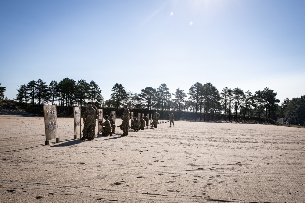 Recruiting and Retention Battalion Qualifies Their Weapons