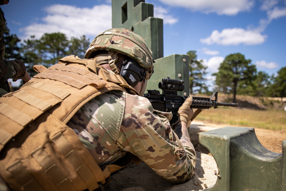Recruiting and Retention Battalion Qualifies Their Weapons