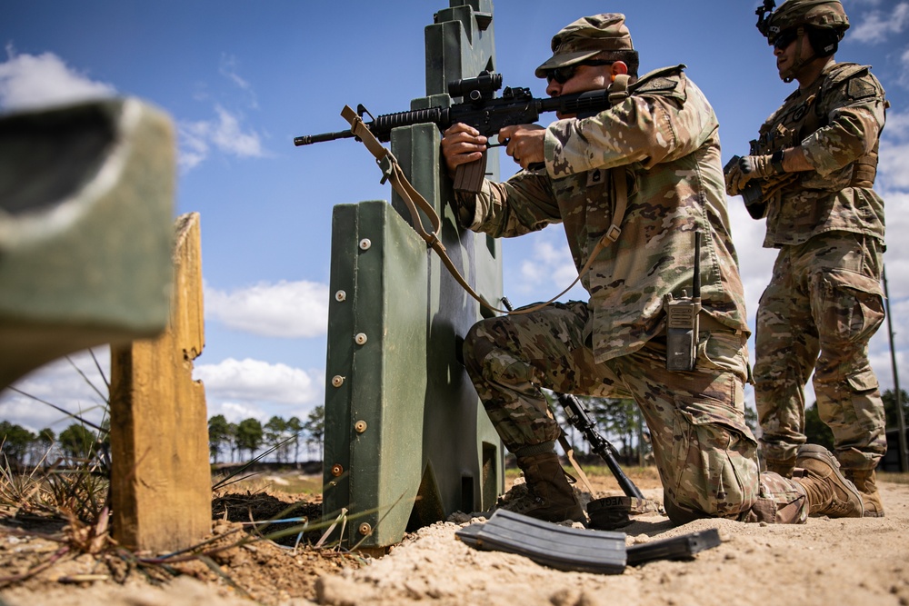 Recruiting and Retention Battalion Qualifies Their Weapons
