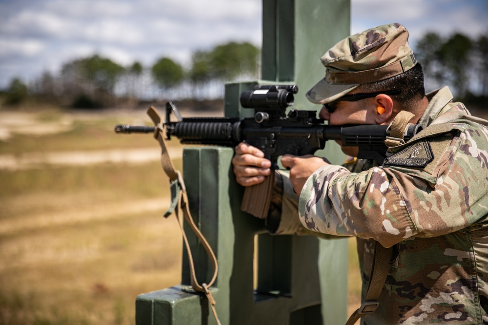 Recruiting and Retention Battalion Qualifies Their Weapons