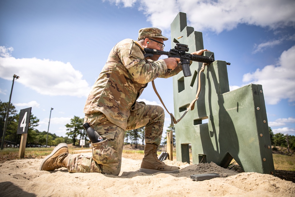Recruiting and Retention Battalion Qualifies Their Weapons