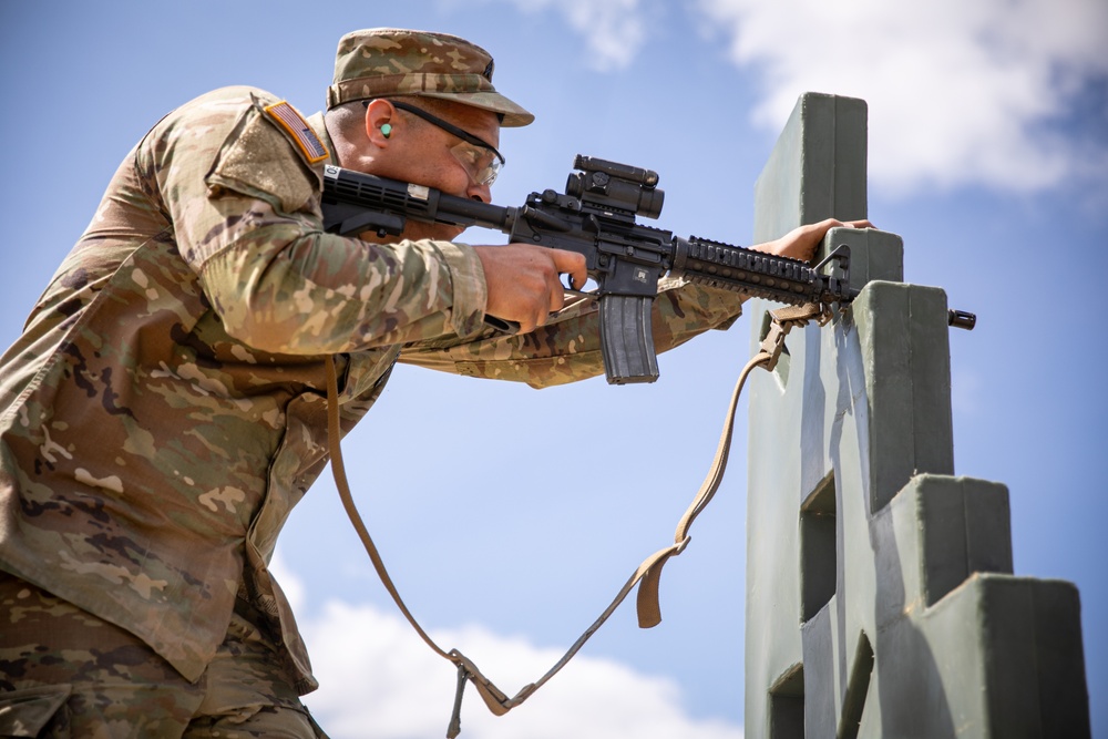 Recruiting and Retention Battalion Qualifies Their Weapons