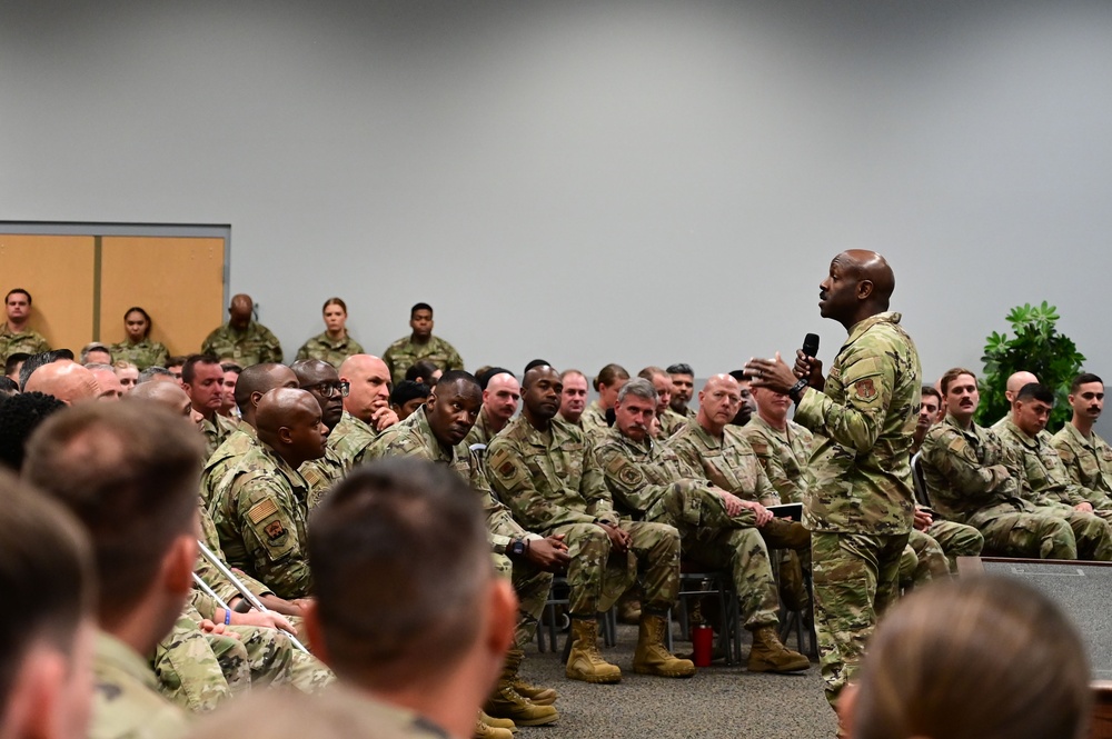 GA ANG Command Chief Dent visits the 165th AW