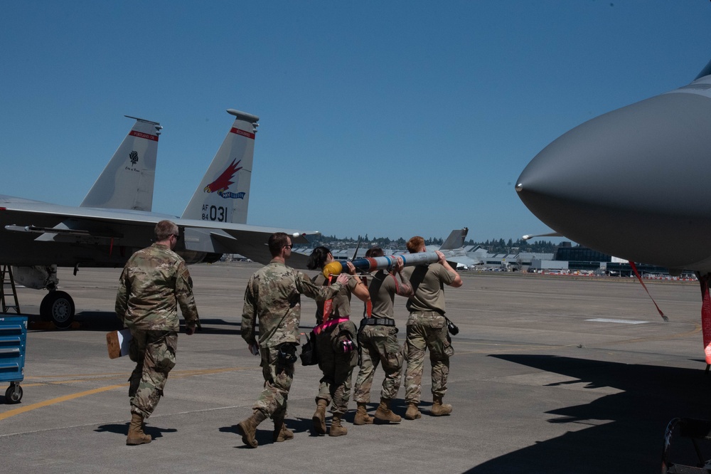 142nd AMXS holds weapons load competition