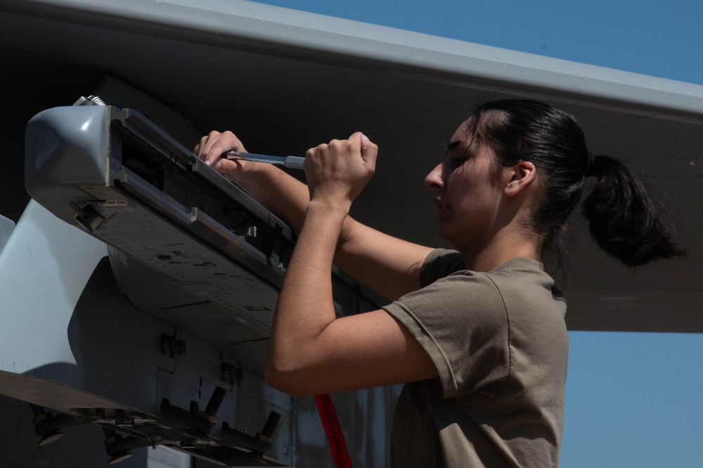 142nd AMXS holds weapons load competition