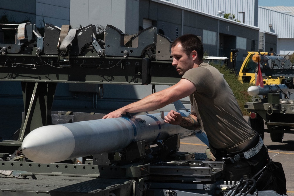 142nd AMXS holds weapons load competition