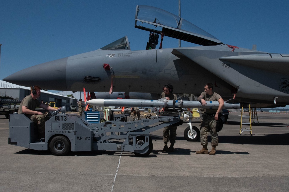 142nd AMXS holds weapons load competition