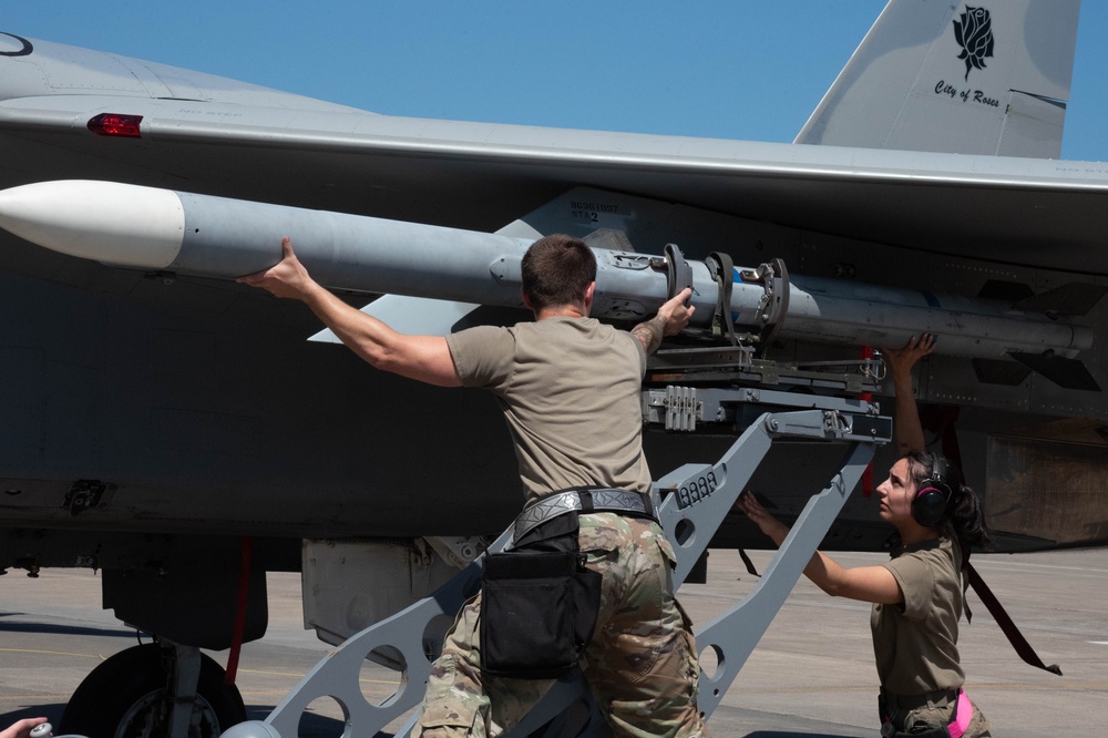 142nd AMXS holds weapons load competition