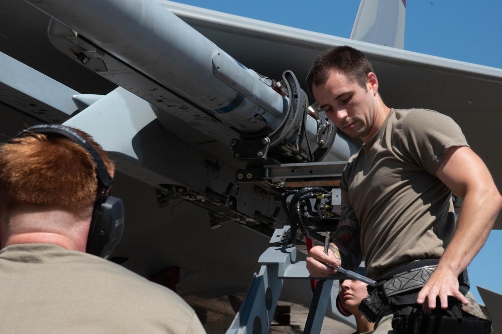 142nd AMXS holds weapons load competition