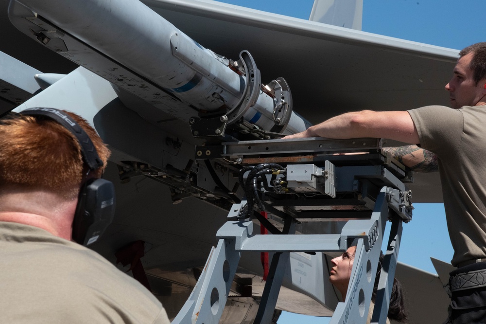 142nd AMXS holds weapons load competition