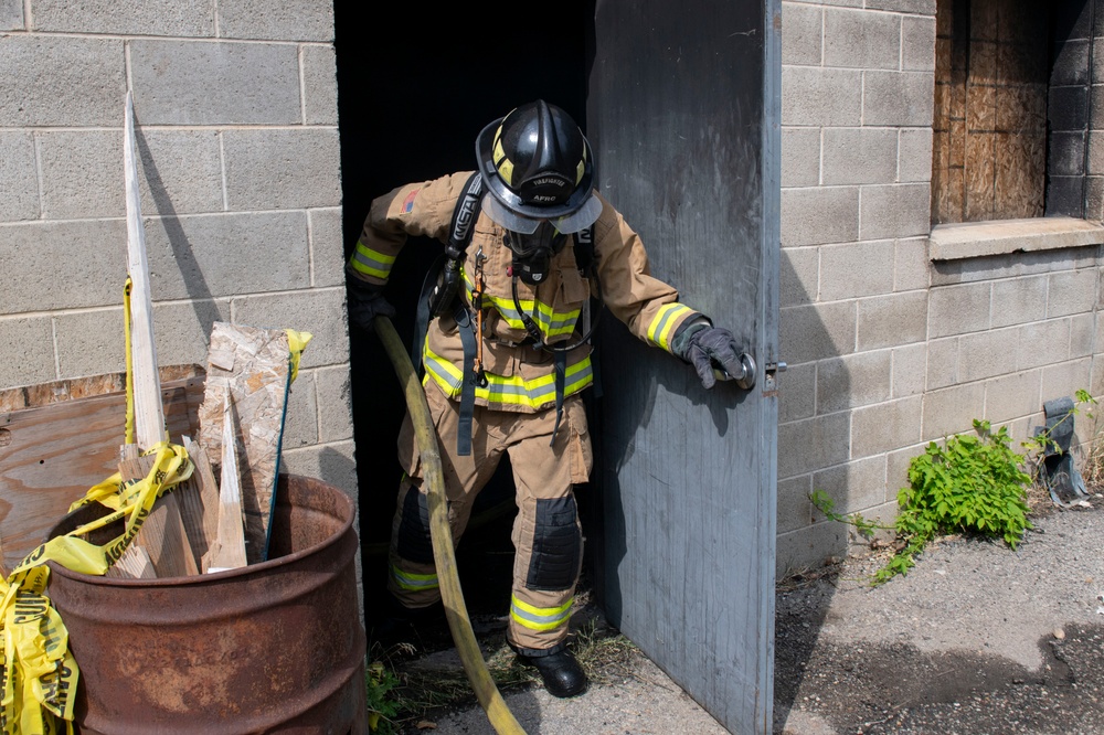 419th CE Fire Flight conducts structural live fire training