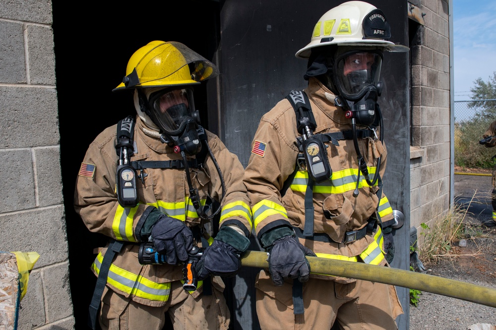 419th CE Fire Flight conducts structural live fire training