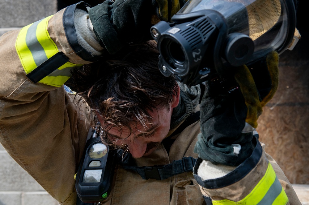 419th CE Fire Flight conducts structural live fire training