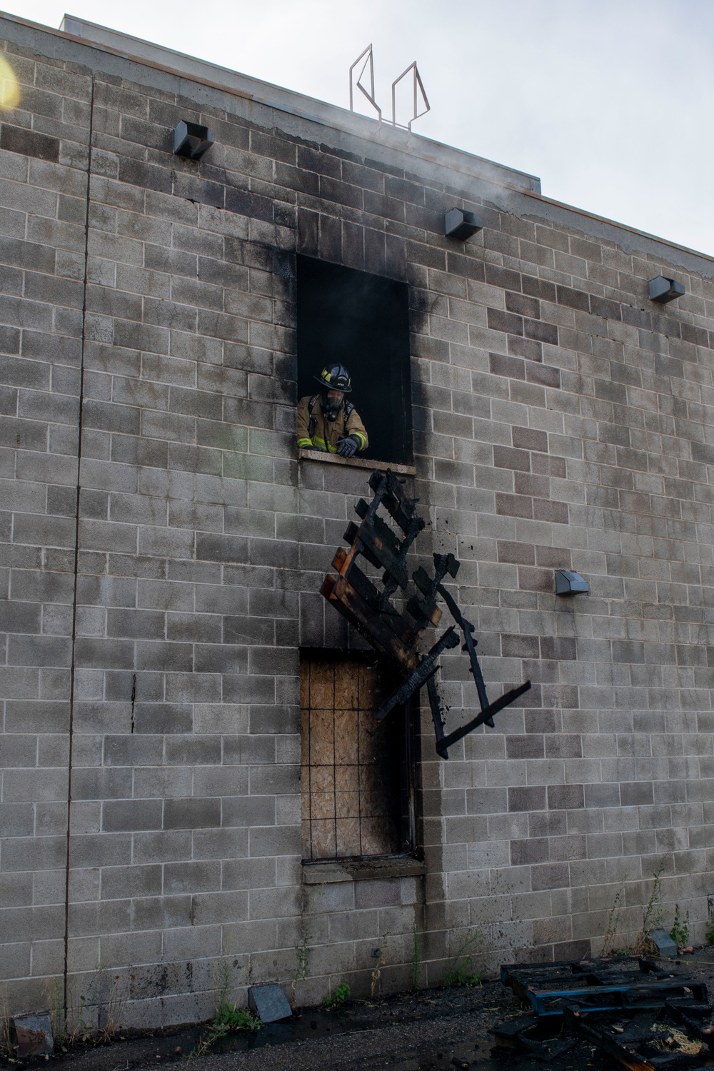 419th CE Fire Flight conducts structural live fire training