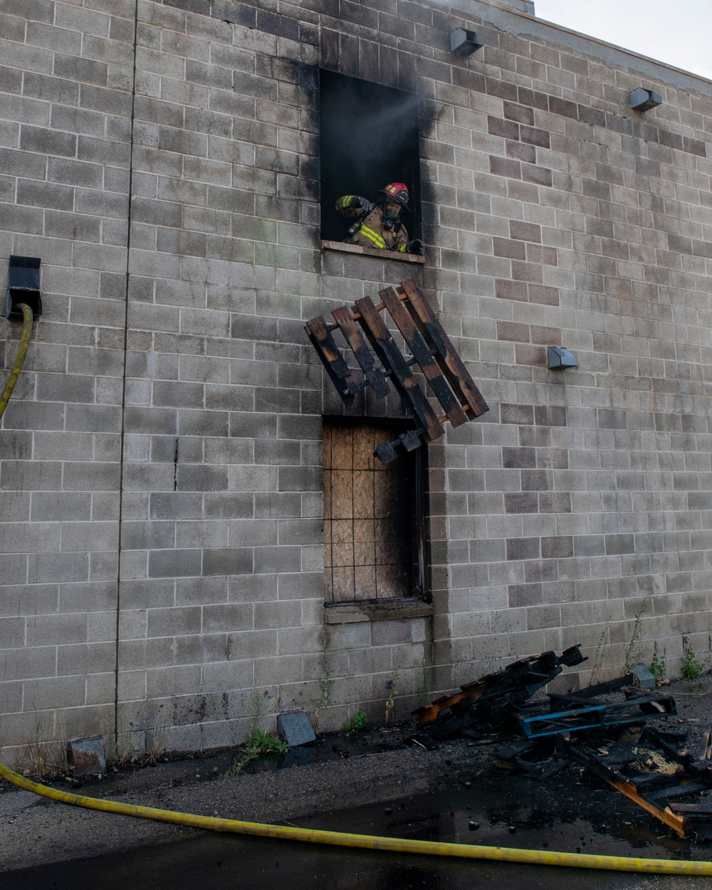 419th CE Fire Flight conducts structural live fire training