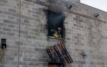 419th CE Fire Flight conducts structural live fire training