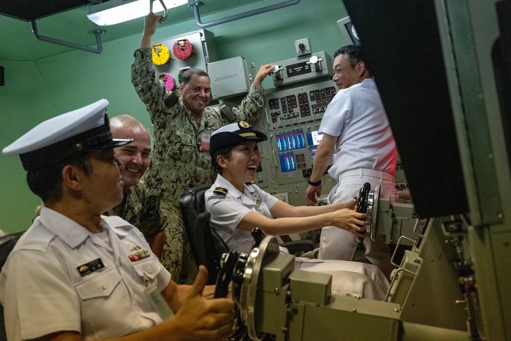 JS Michishio Visits NSTCP Det Guam