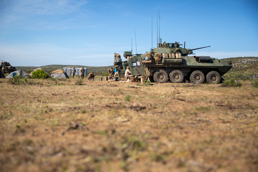 U.S. and Chilean Marines Conduct Maintenance