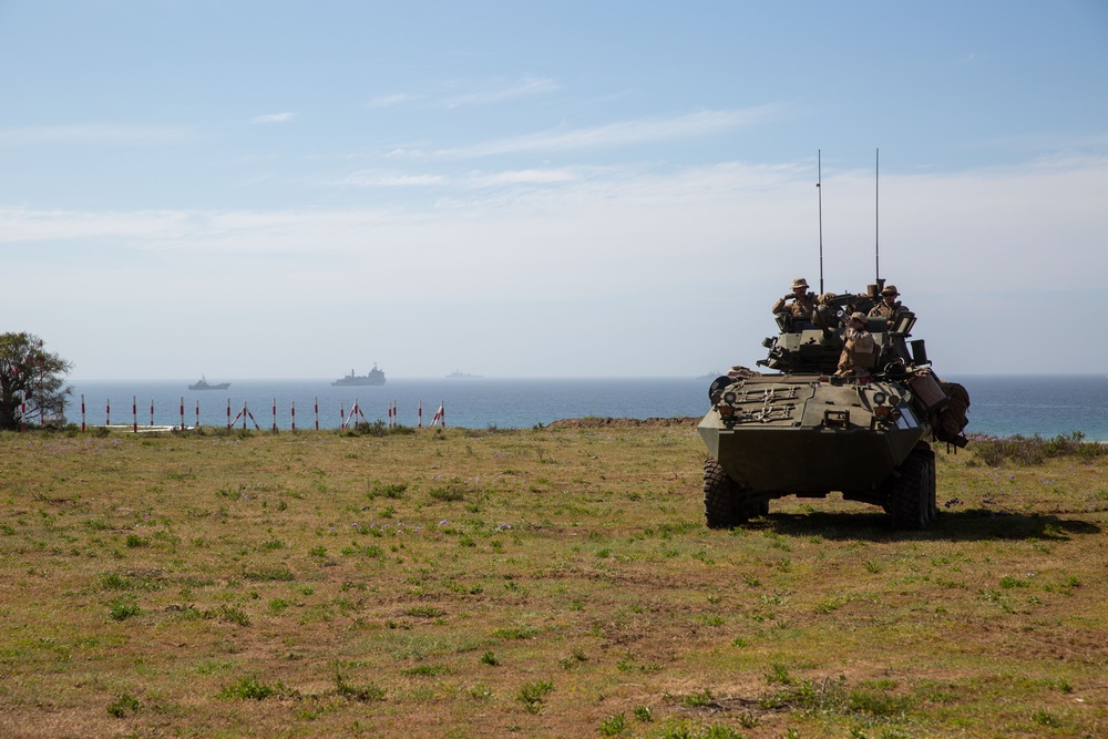 U.S. and Chilean Marines Conduct Maintenance