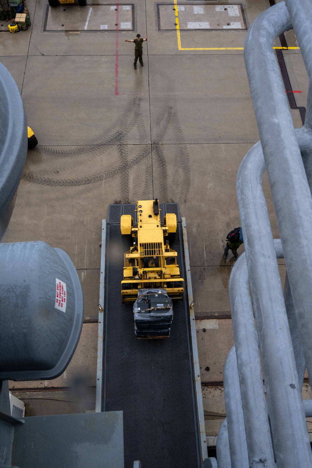 31st Marine Expeditionary Unit Offload from USS America (LHA 6)