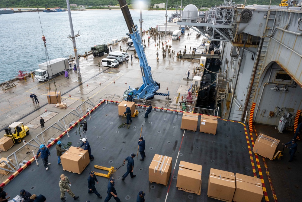 31st Marine Expeditionary Unit Offload from USS America (LHA 6)