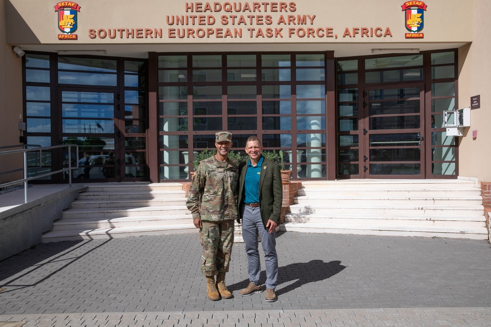 Maj. Gen. Andrew C. Gainey welcomes Retired U.S. Army Sergeant Major of the Army Michael A. Grinston to Italy