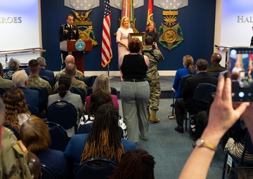 USAMMDA developer, Army Veteran earns Army’s Hoge Award