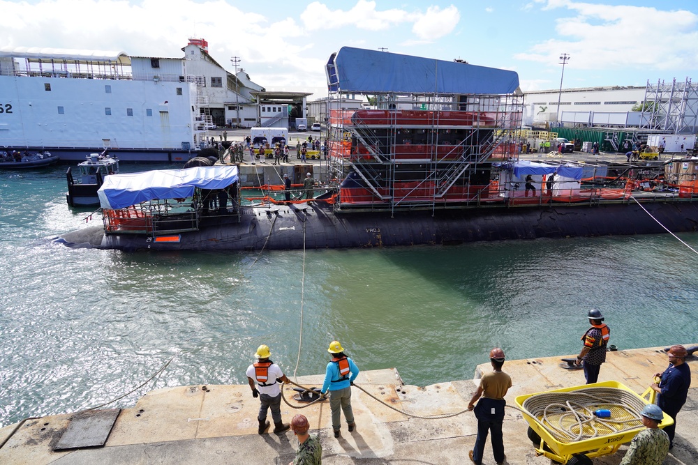 USS North Carolina (SSN 777) Enters Dry Dock