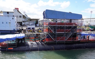 USS North Carolina (SSN 777) Enters Dry Dock