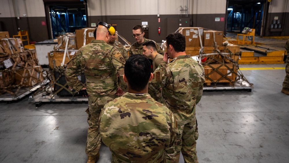 446th Airlift Wing leadership visits Port Dawgs