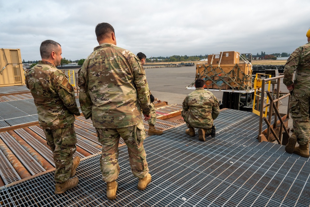 446th Airlift Wing leadership visits Port Dawgs