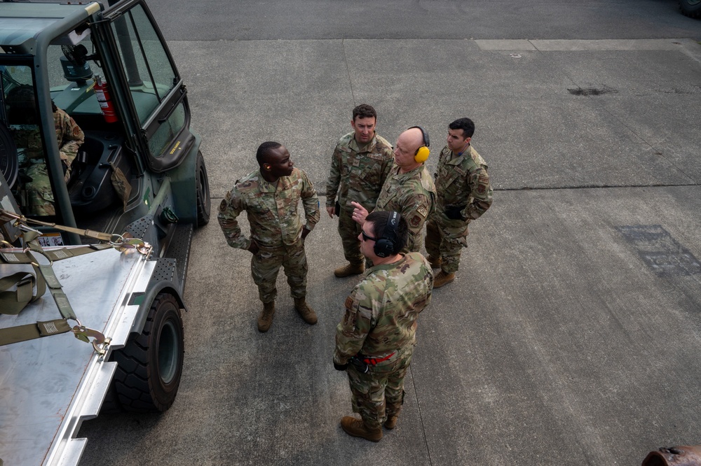 446th Airlift Wing leadership visits Port Dawgs